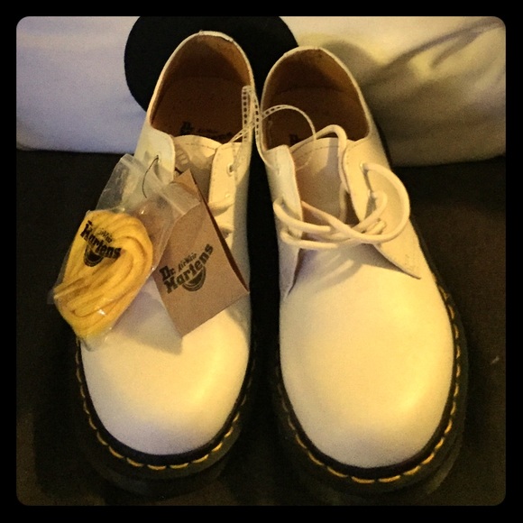 Dr. Martens Shoes - Doctor Martens NWT AirWair Classic 3 Eye Shoe sz 7
